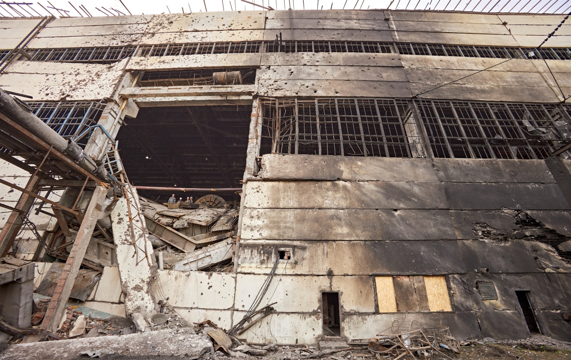 Супергерої, як вони є. Подвиг українських енергетиків у фоторепортажі
