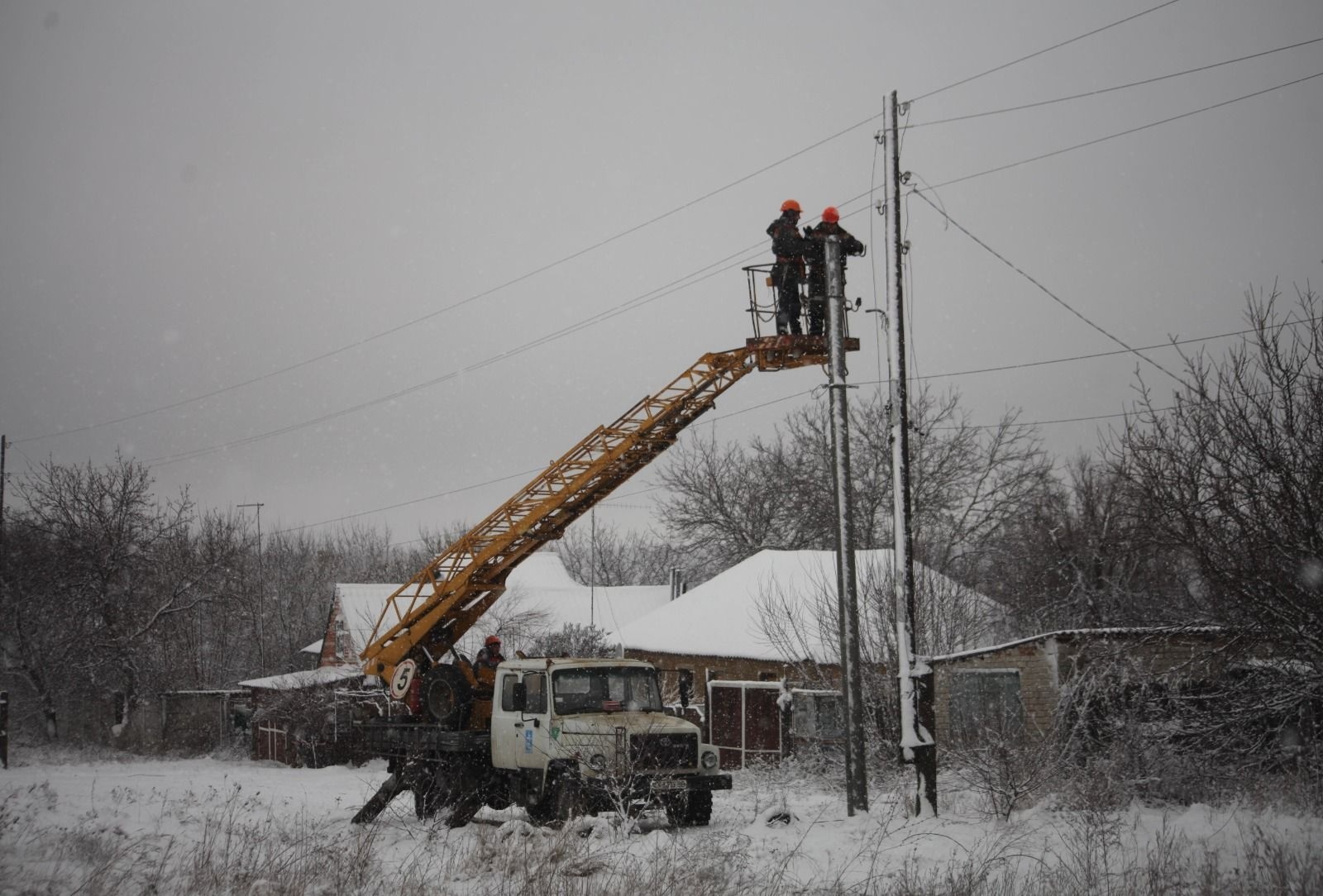 Супергерої, як вони є. Подвиг українських енергетиків у фоторепортажі