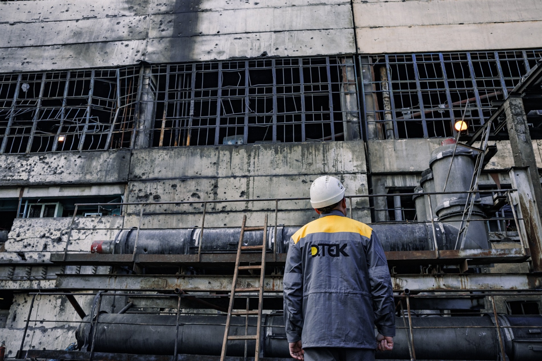 Супергерої, як вони є. Подвиг українських енергетиків у фоторепортажі