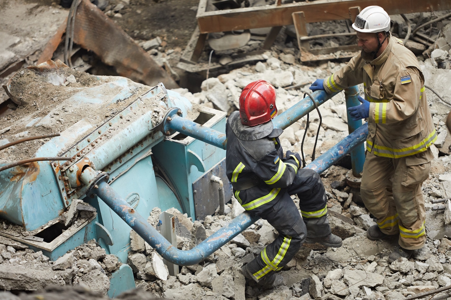 Супергерої, як вони є. Подвиг українських енергетиків у фоторепортажі