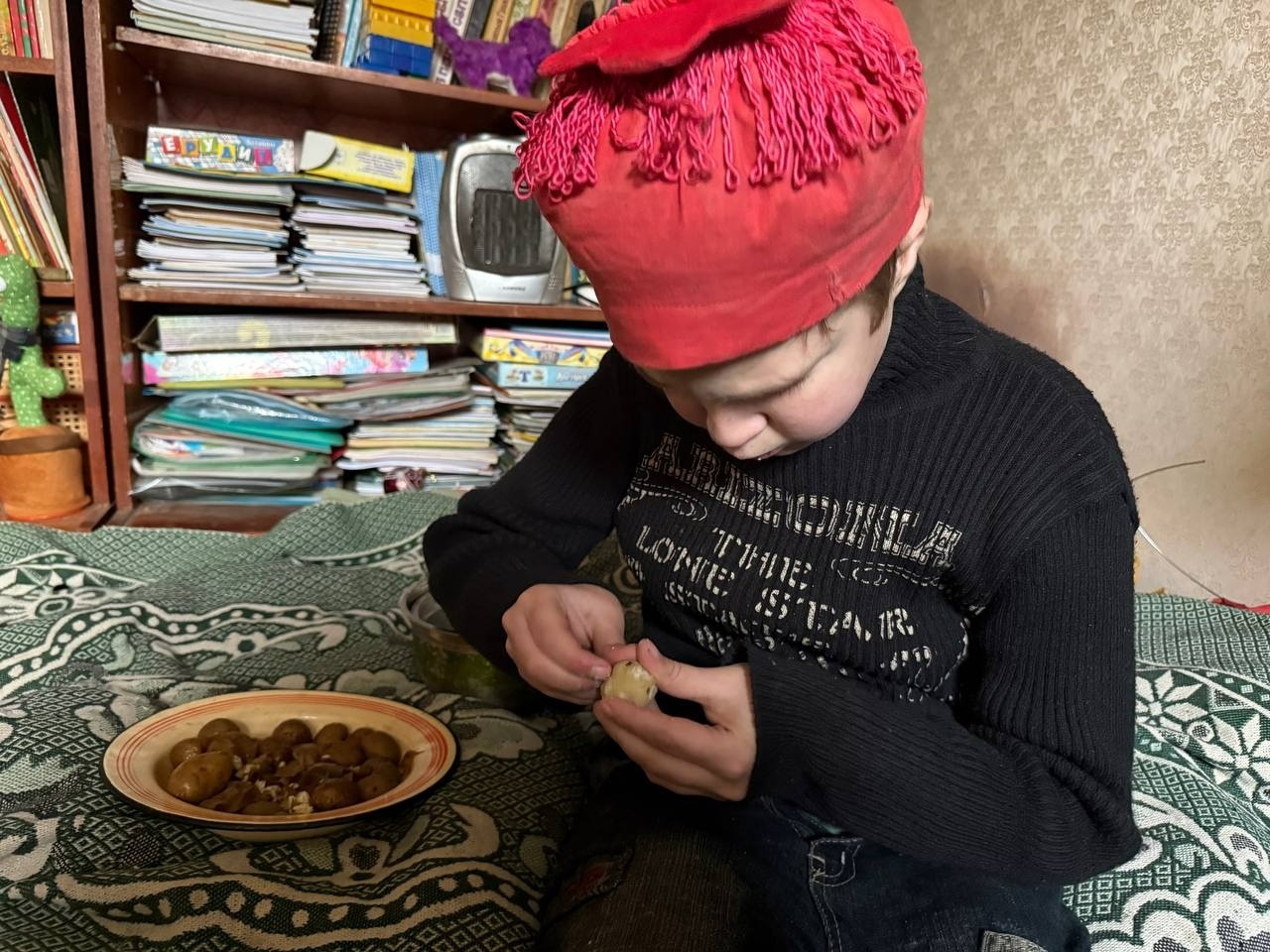 Без опікуна, у житлі без тепла та вбиральні: історія виживання родини Васильченків із Первомайська