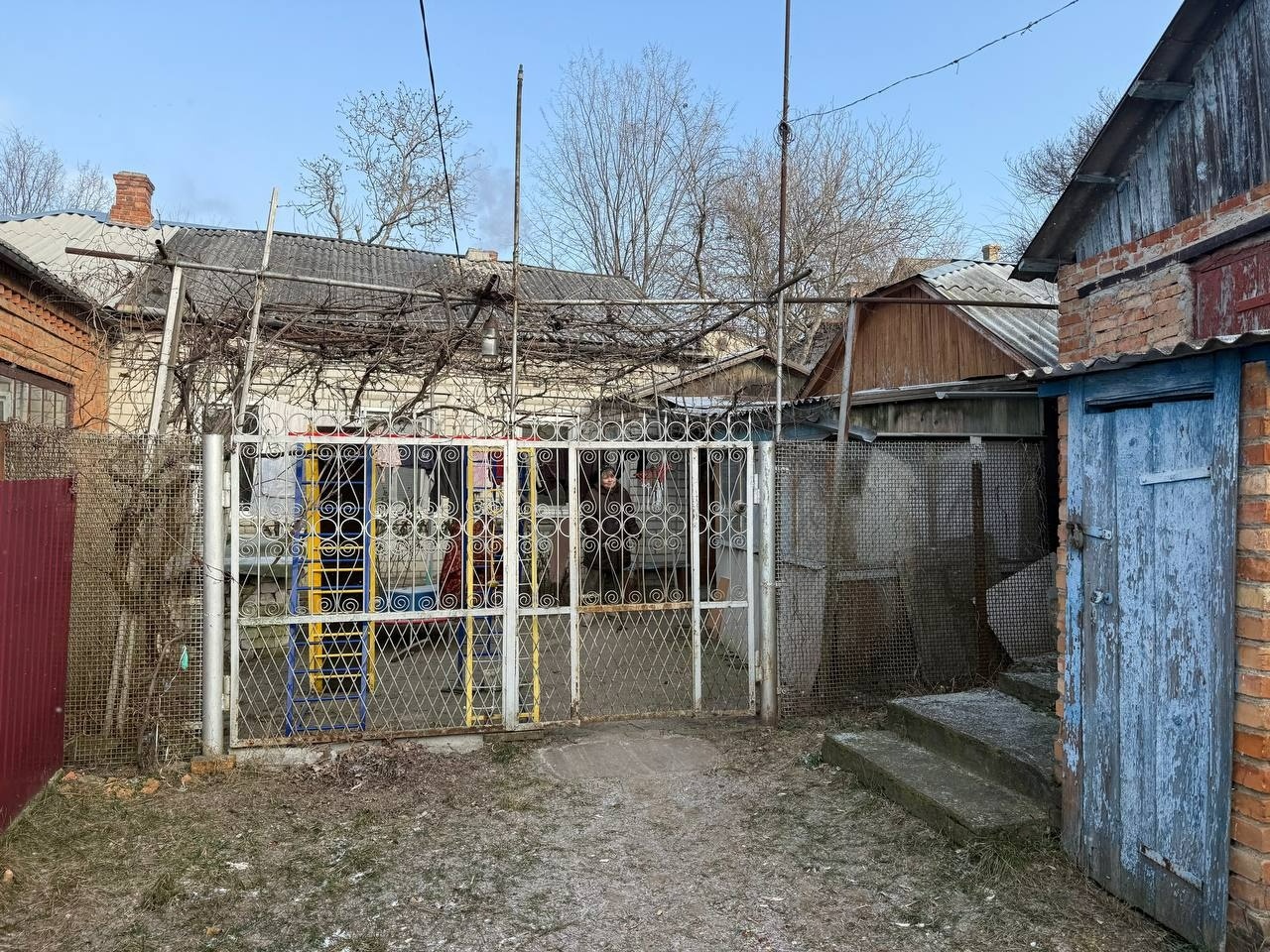 Без опікуна, у житлі без тепла та вбиральні: історія виживання родини Васильченків із Первомайська