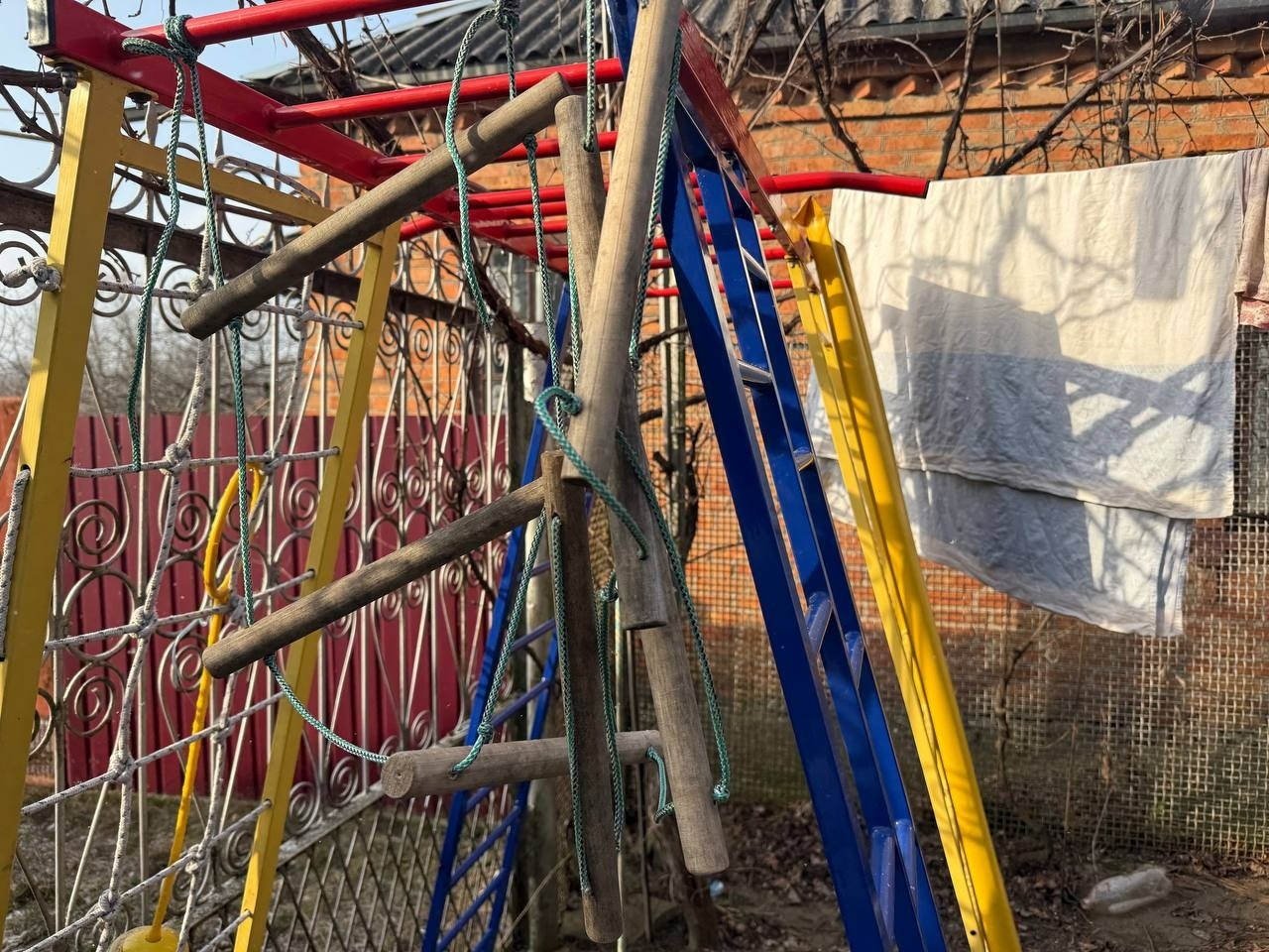 Без опікуна, у житлі без тепла та вбиральні: історія виживання родини Васильченків із Первомайська