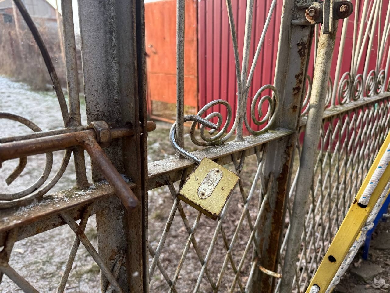 Без опікуна, у житлі без тепла та вбиральні: історія виживання родини Васильченків із Первомайська