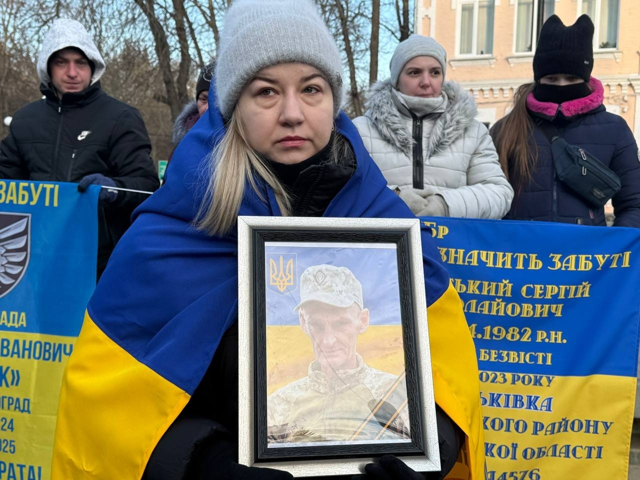 «Полон вбиває. Не мовчи»: мороз не зупинив тих, хто чекає. У Первомайську відбулася чергова акція