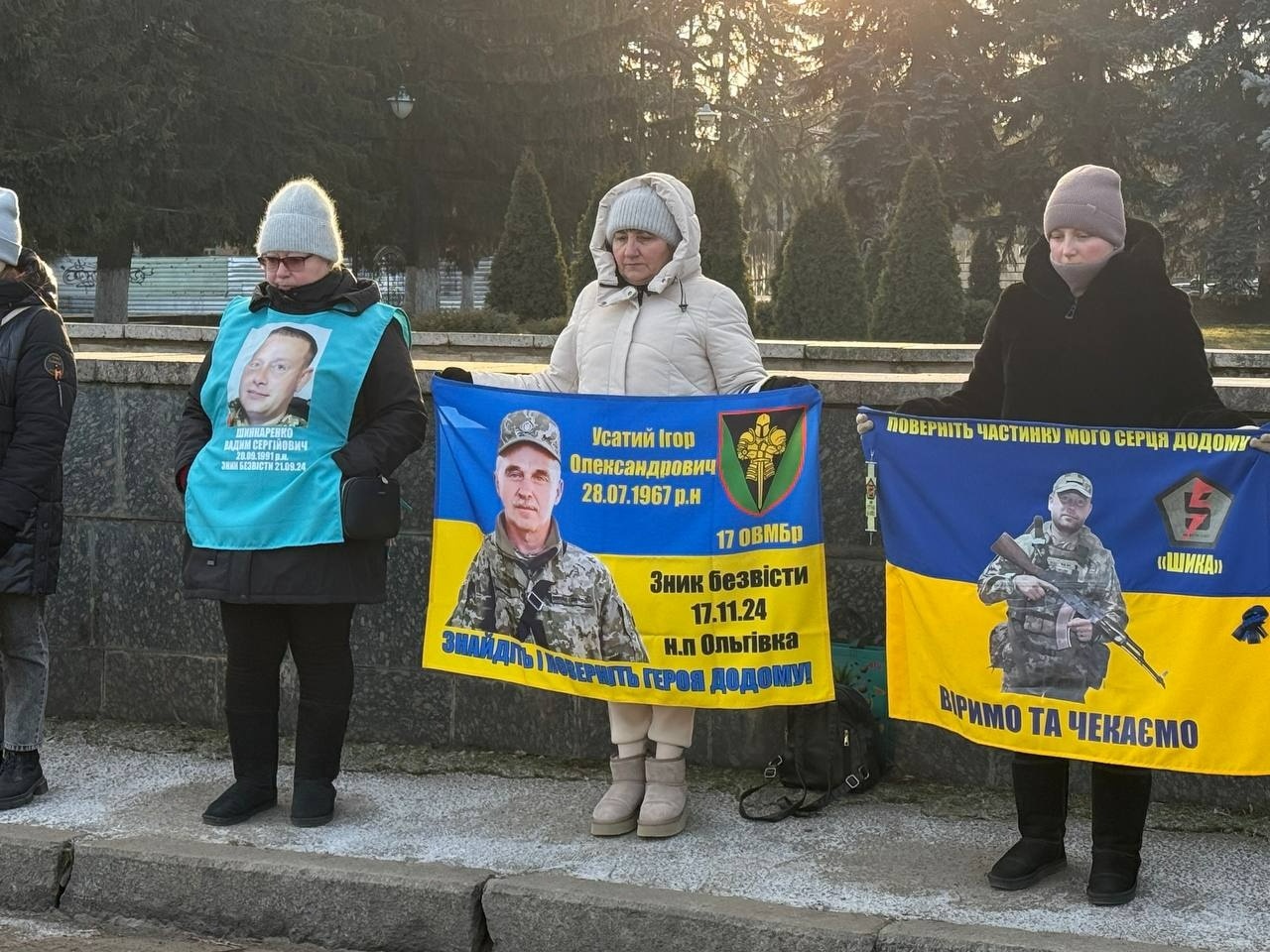 «Полон вбиває. Не мовчи»: мороз не зупинив тих, хто чекає. У Первомайську відбулася чергова акція