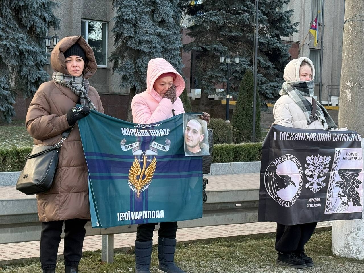 «Полон вбиває. Не мовчи»: мороз не зупинив тих, хто чекає. У Первомайську відбулася чергова акція