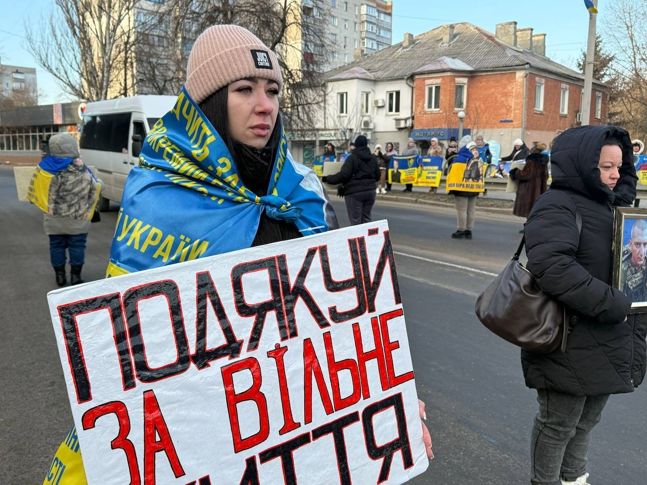 «Полон вбиває. Не мовчи»: мороз не зупинив тих, хто чекає. У Первомайську відбулася чергова акція