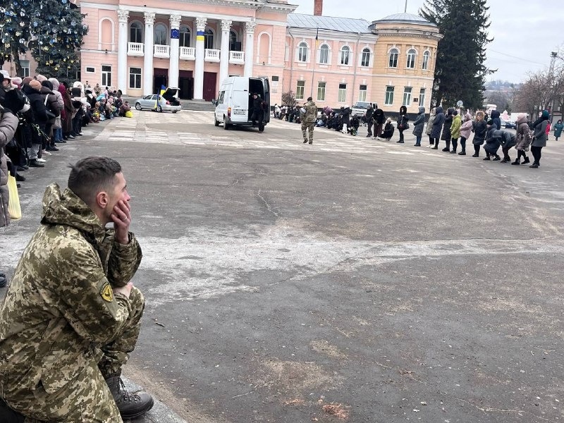 Первомайськ попрощався із захисником Сергієм Драганом