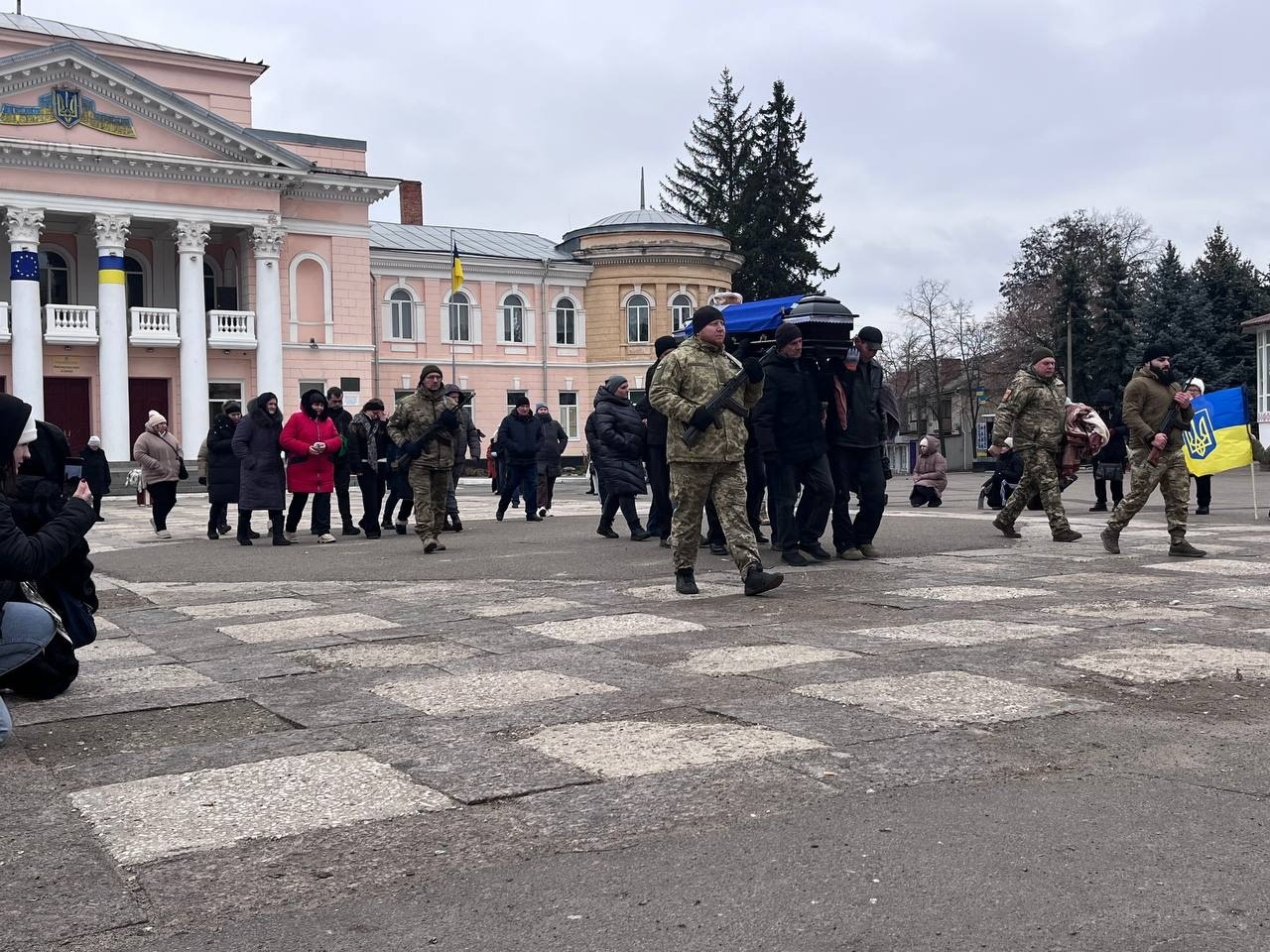 Первомайськ попрощався із захисником Сергієм Драганом