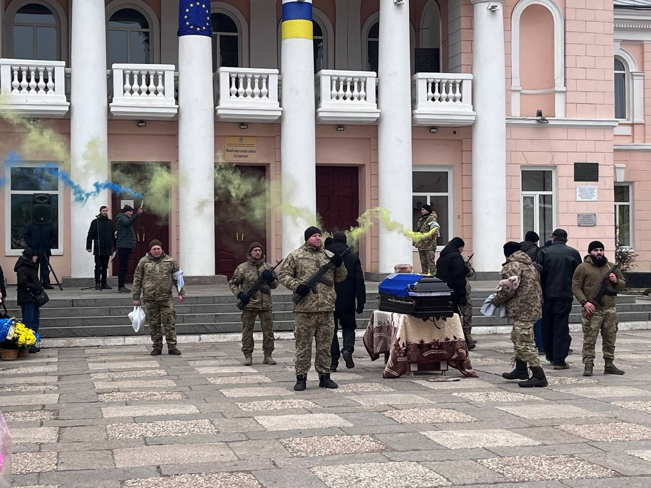 Первомайськ попрощався із захисником Сергієм Драганом