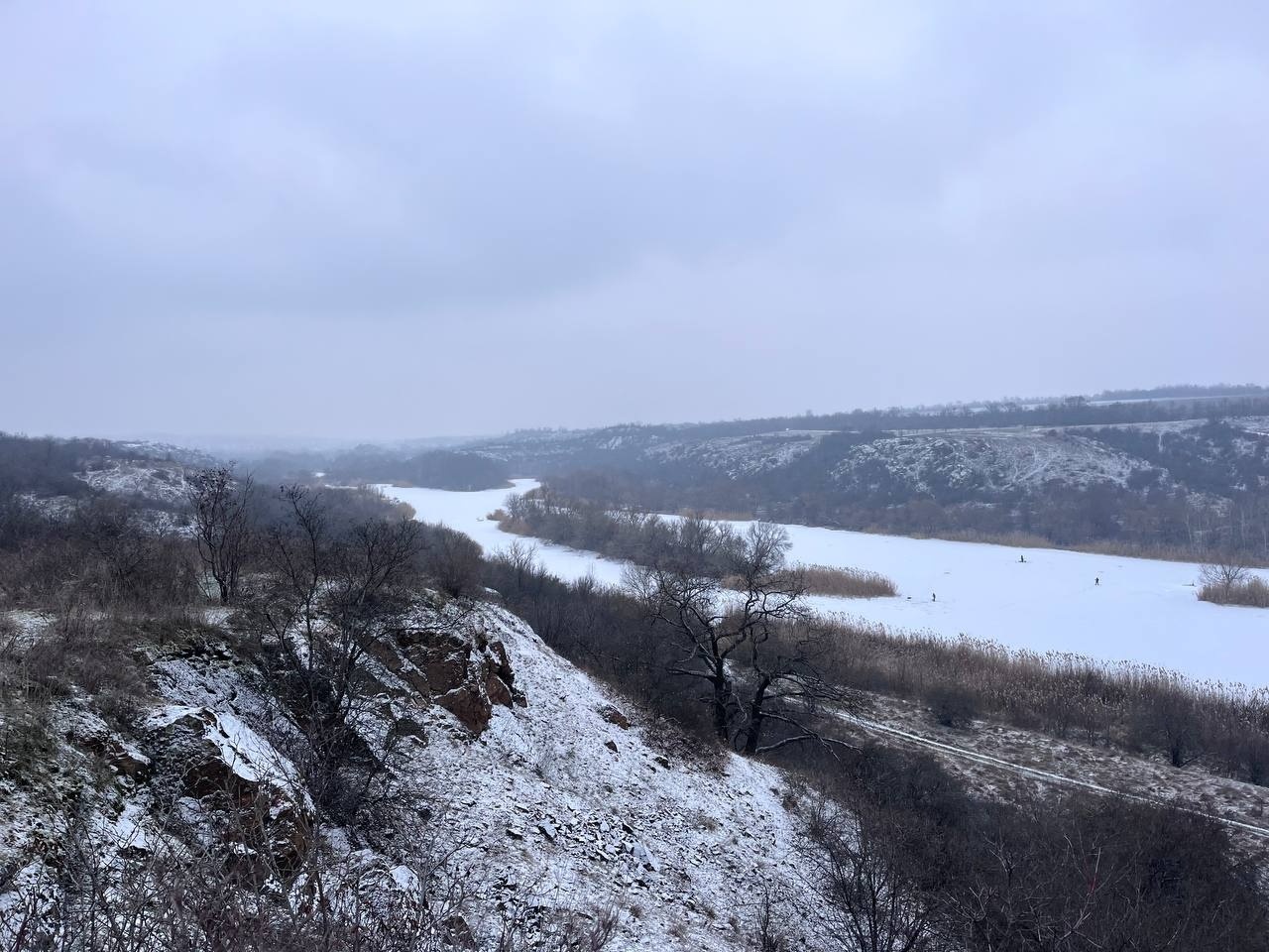 Місто трішки притрусило снігом. Недільний фотоальбом з Первомайська