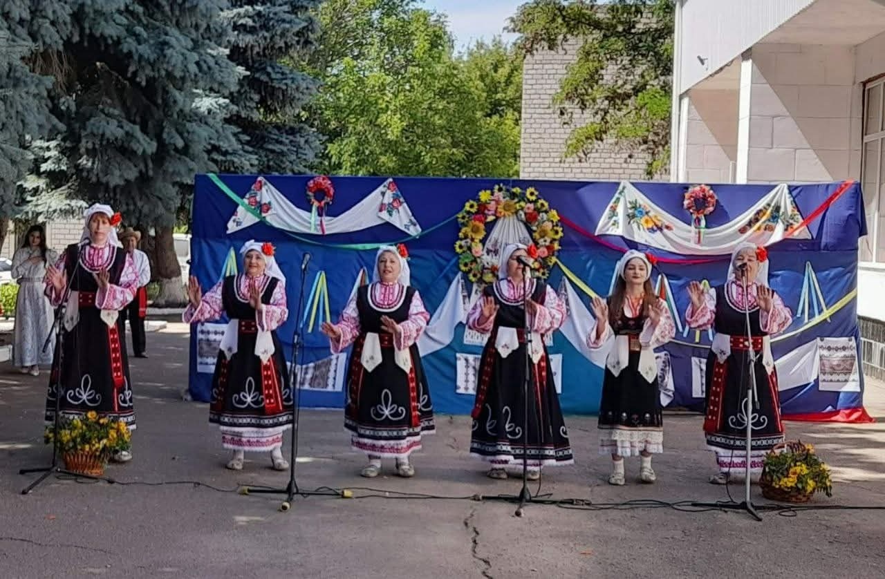 «Гудять» уже понад сорок років: як у Вільшанці зберігають болгарську пісню попри війну і холод