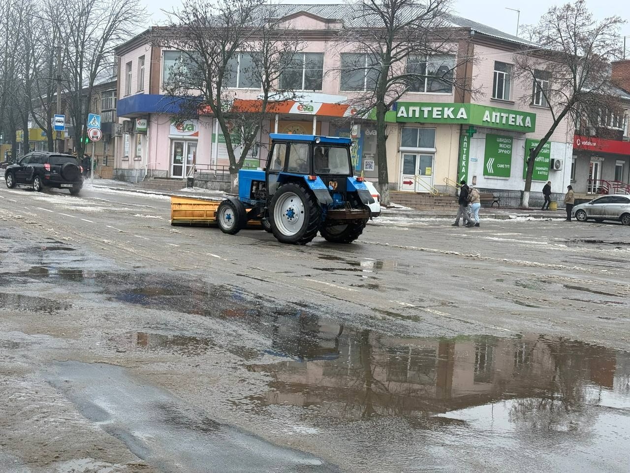 Ожеледиця у Первомайську 28 січня: як містяни добиралися до центру та долали наслідки негоди