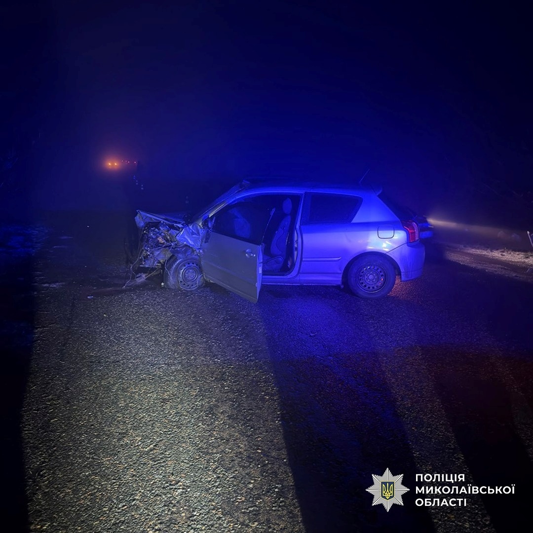 На Миколаївщині внаслідок зіткнення Audi та Toyota загинув чоловік, ще двоє – у лікарні