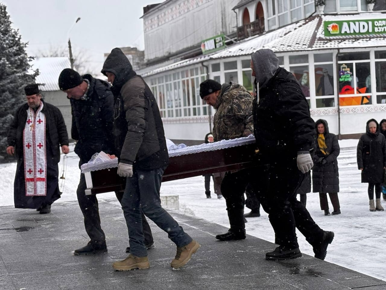 Первомайськ попрощався із воїном: загинув старший сержант Ігор Будуров