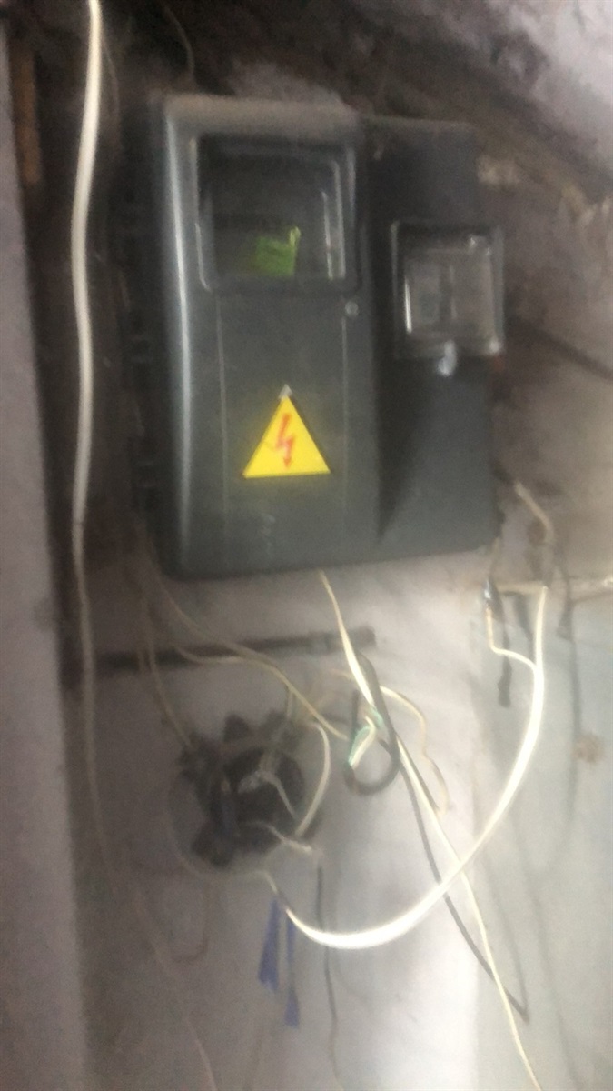 Третю добу без електрики через аварію: мешканці будинку в Первомайську звернулися до журналістів