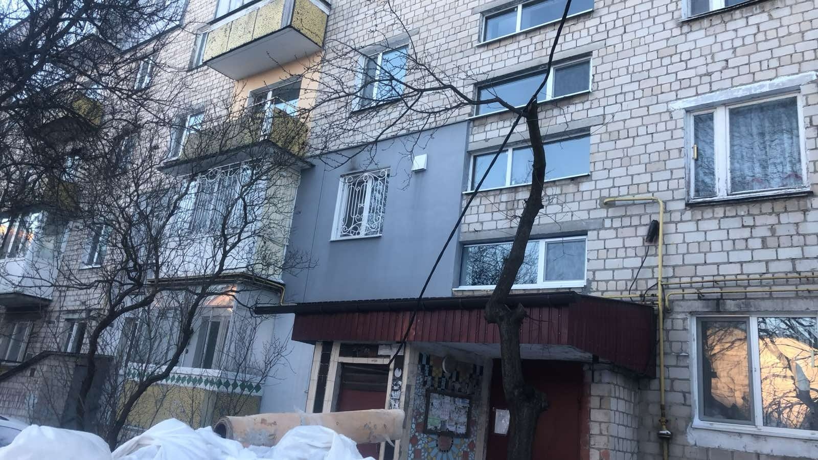 Третю добу без електрики через аварію: мешканці будинку в Первомайську звернулися до журналістів