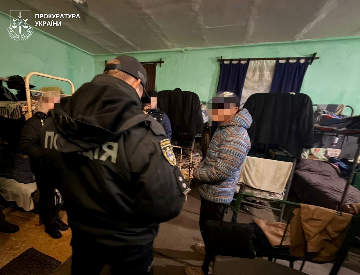 На Миколаївщині викрили злочинну групу: обіцяли дешеве пальне та житло, ошукуючи українців з-за ґрат
