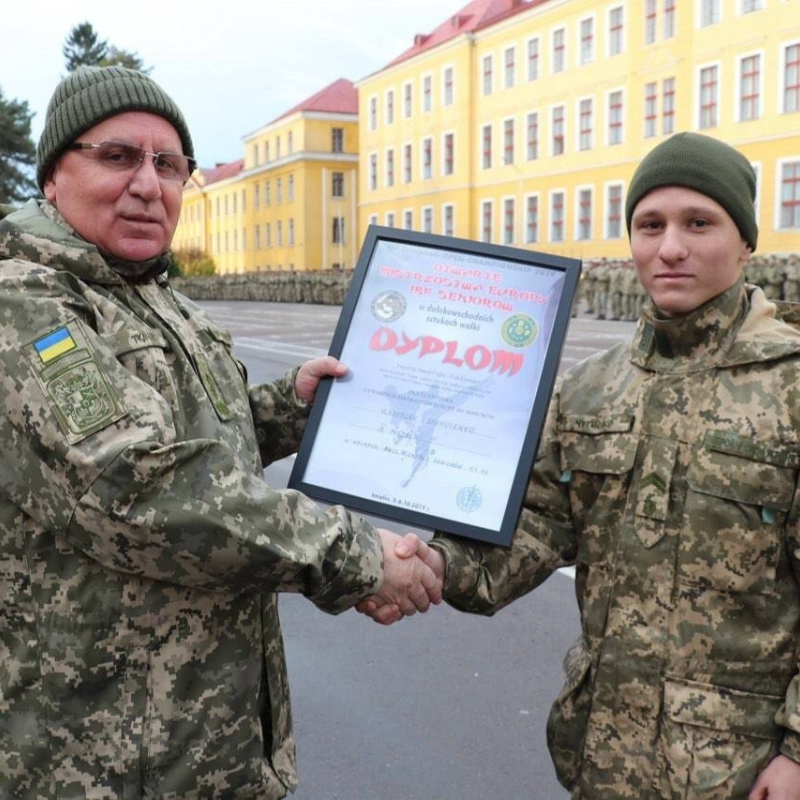 «Ми адаптувалися до всього»: історія морпіха про оборону Маріуполя, полон та силу колективу