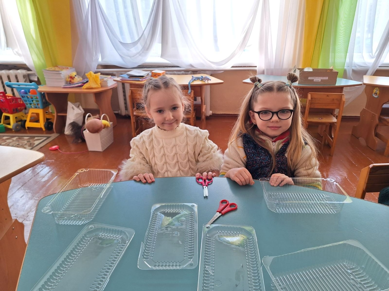 Зимова магія в долоньках, або Як малята дитячого садка у Первомайську будували замок для гнома