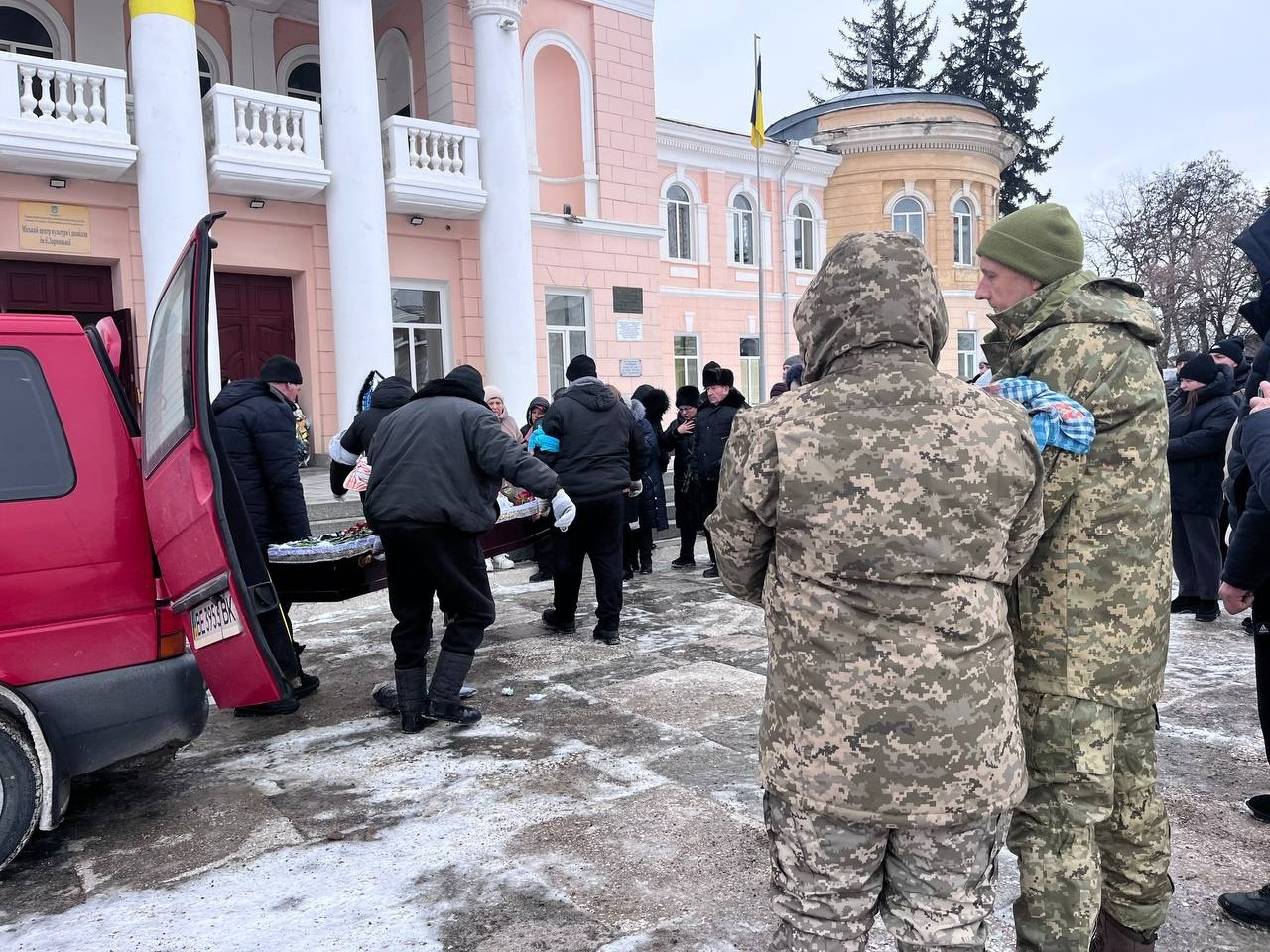 Первомайськ попрощався з воїном Русланом Конченком