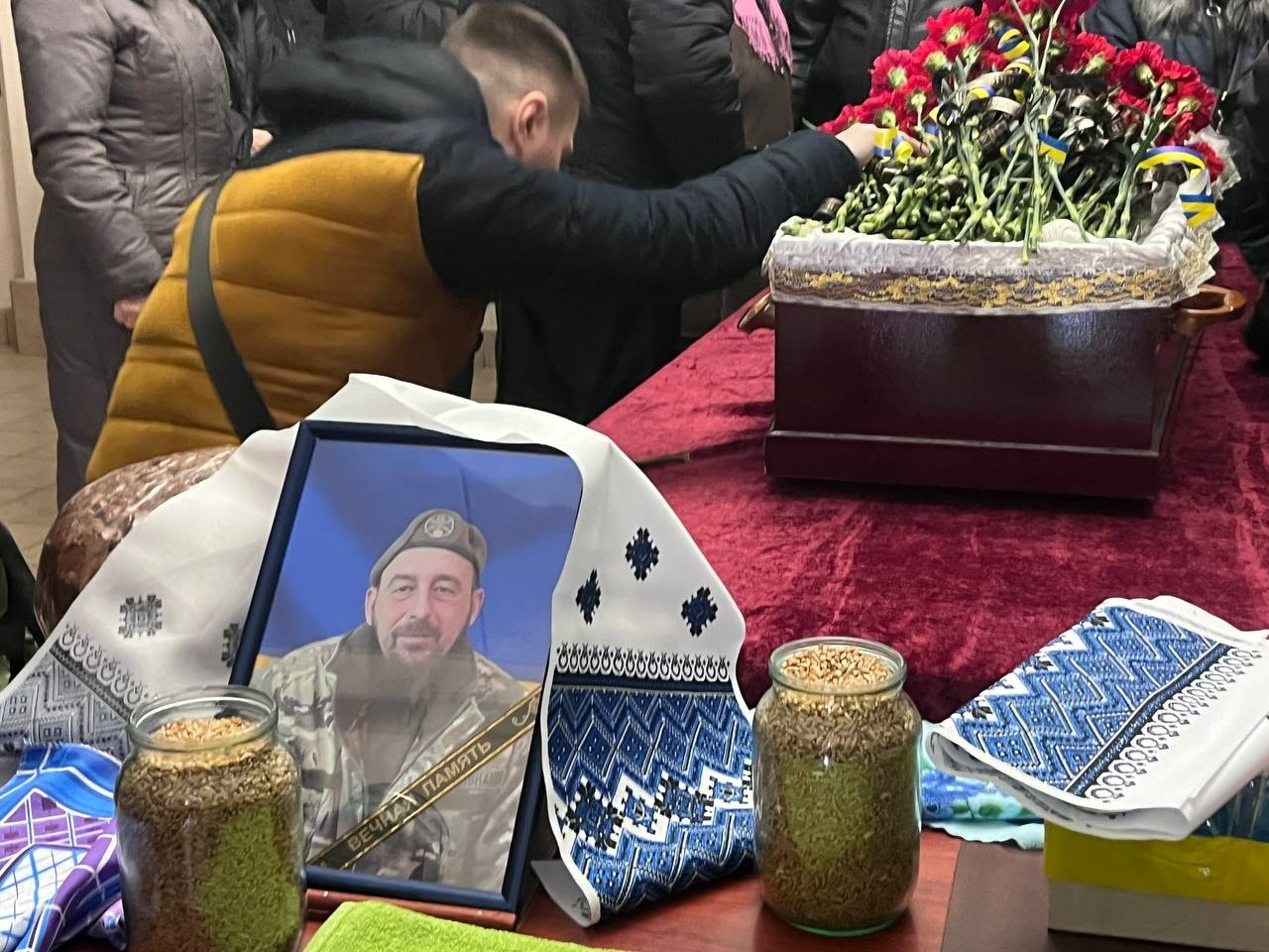 Первомайськ попрощався з воїном Русланом Конченком
