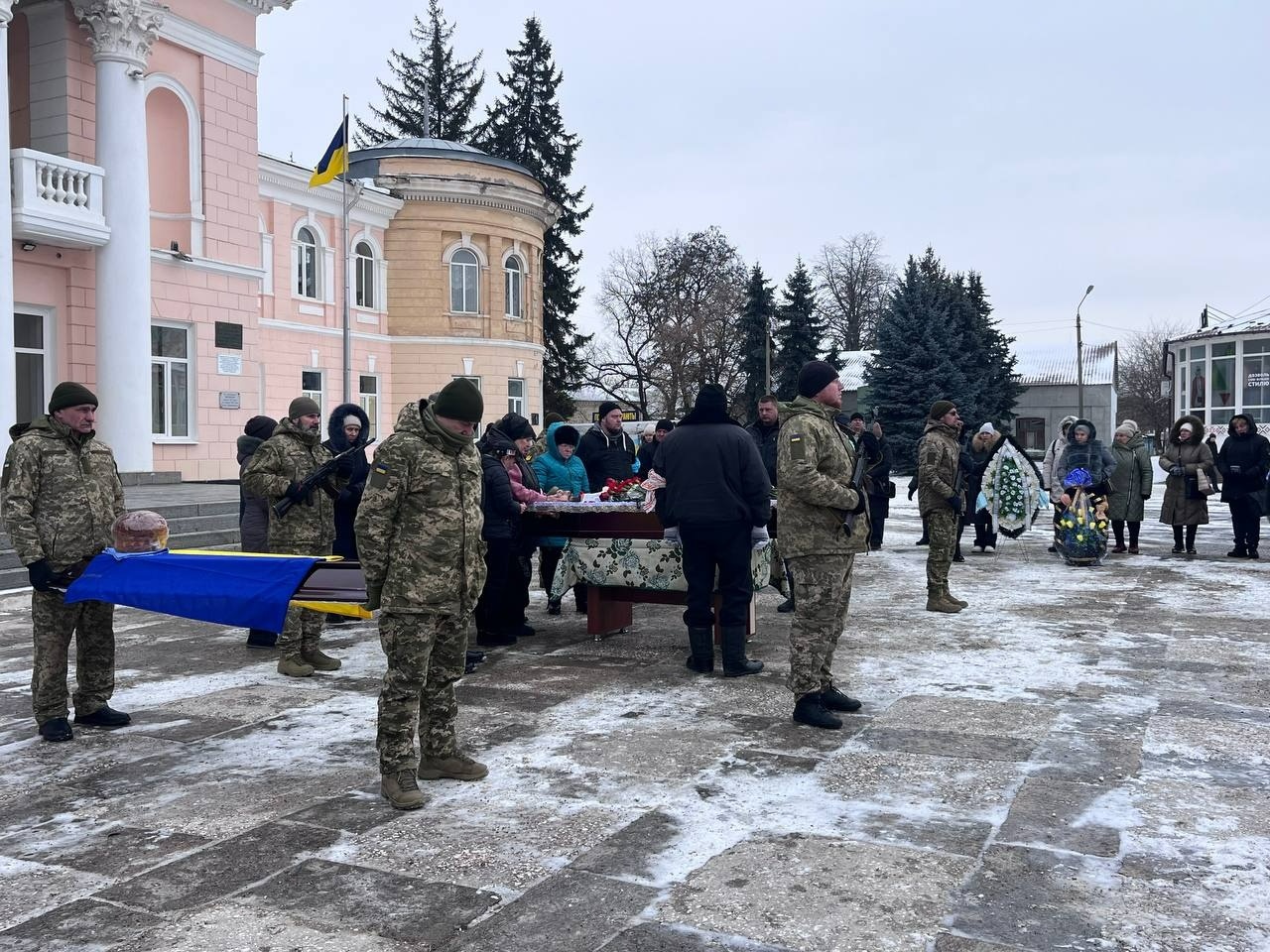 Первомайськ попрощався з воїном Русланом Конченком