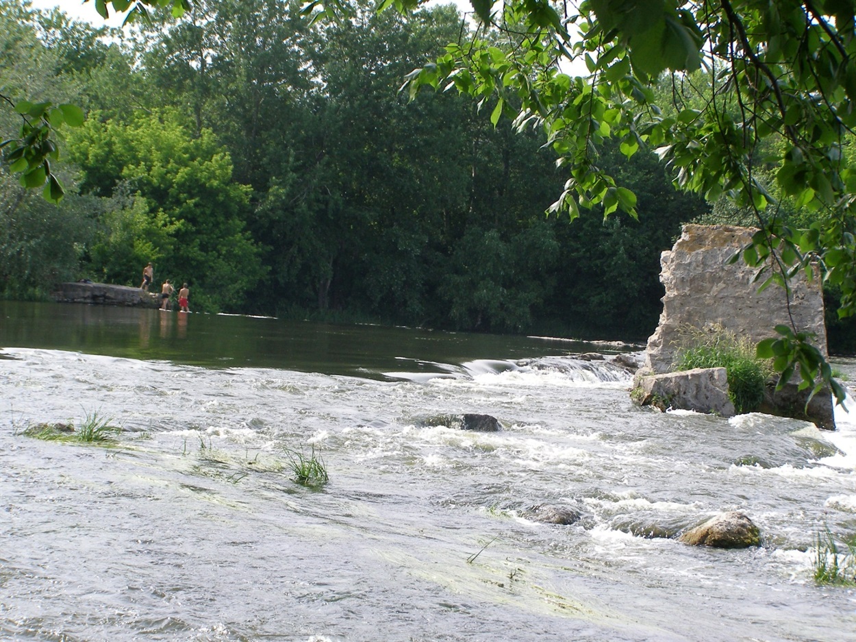 Залишки стіни водяного млина