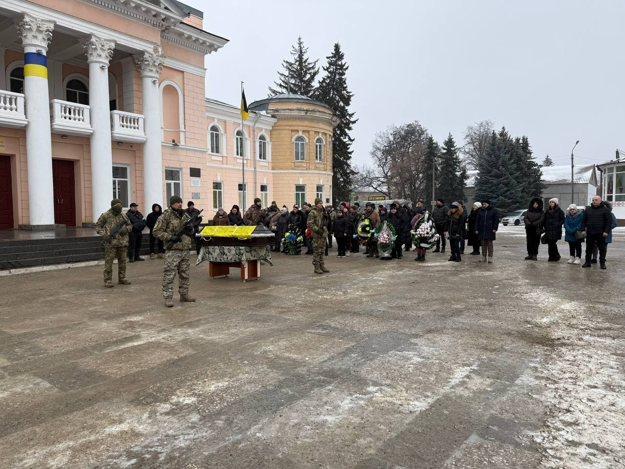 Первомайськ попрощався із захисником України Олександром Щербанем