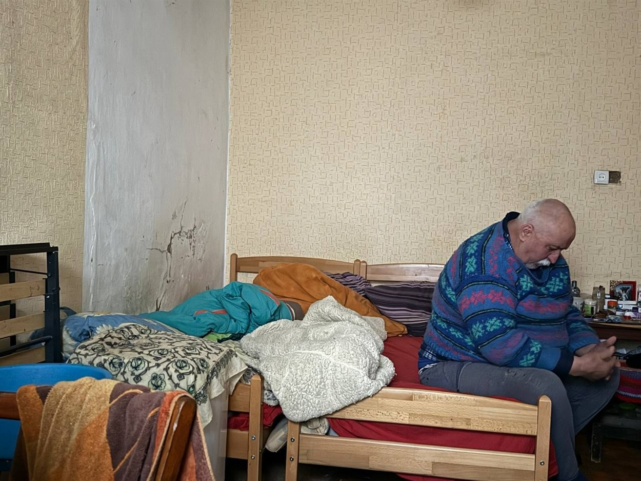 Небайдужі первомайці допомогли з ліжками