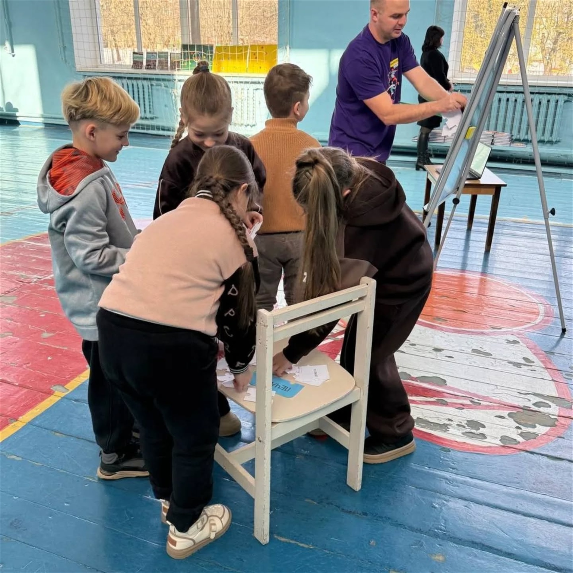 Знайомились із книгою та досліджували емоції. Цікавий захід для первомайських школярів