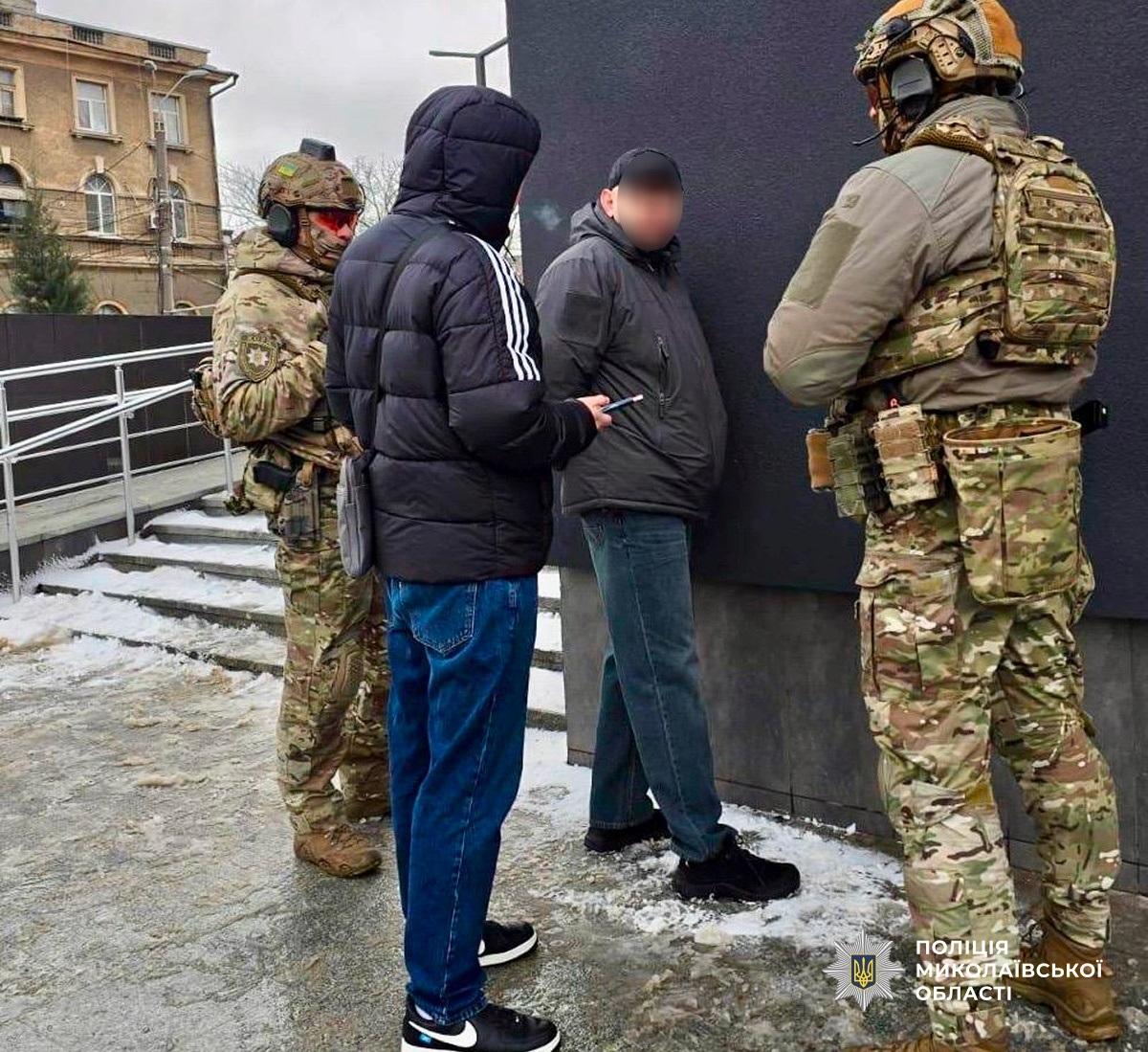 Викрав із квартири у Первомайську сейф із ювелірними прикрасами та грошима: злодія затримали