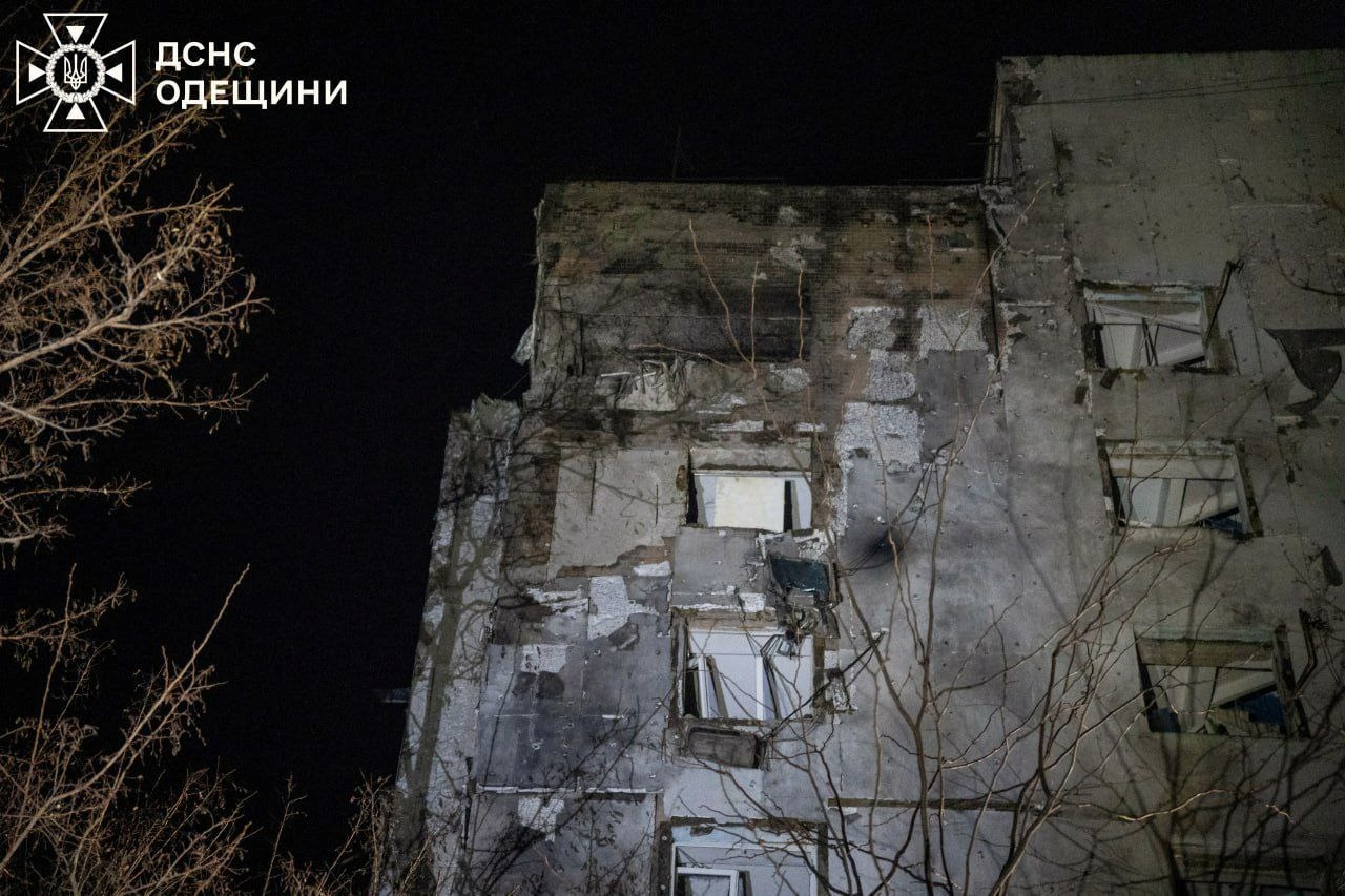 Одещина знову під ударом. Постраждала підстанція й житлова 9-поверхівка: наслідки чергового обстрілу