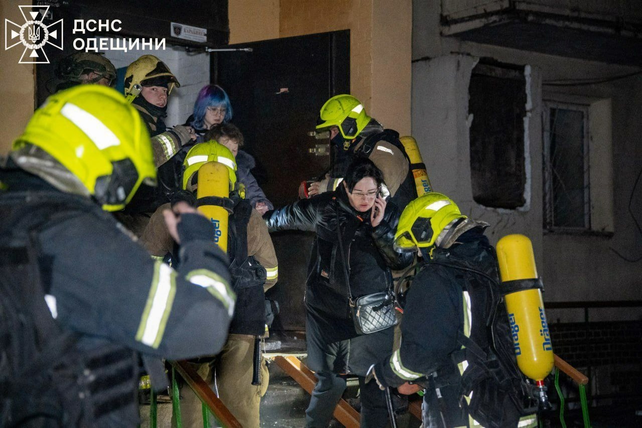 Одещина знову під ударом. Постраждала підстанція й житлова 9-поверхівка: наслідки чергового обстрілу