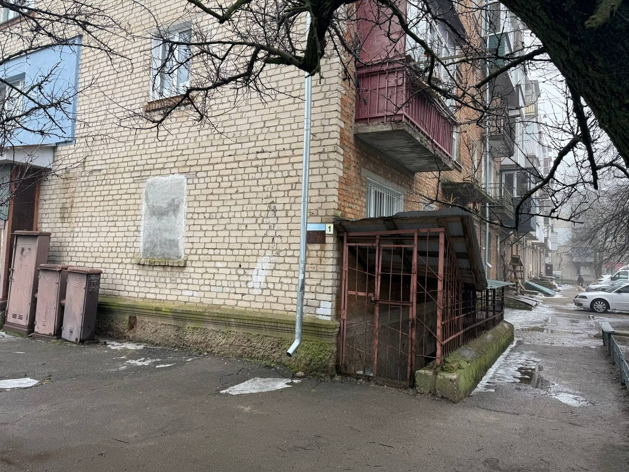 Дев’ятий день без води: у будинку на Корабельній, 1, у Первомайську літня жінка потребує допомоги