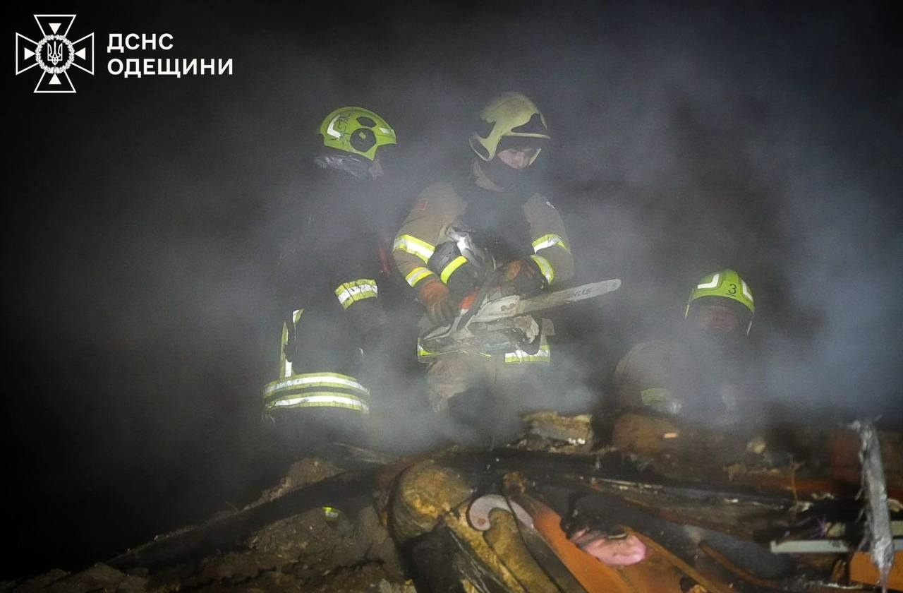 Вночі Одеса знову опинилася під ударом: під завалами будинку загинула жінка