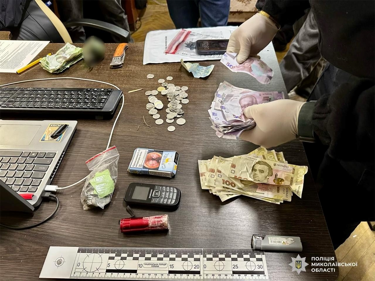 У Первомайську затримали «гастролерів», які грабували кав’ярні: обох фігурантів взяли під варту