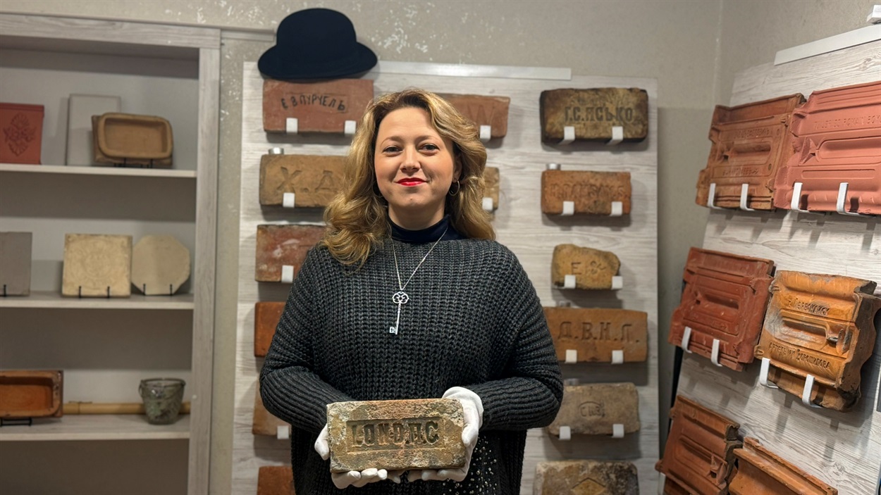 Ірина Зозуля та створений нею музей цегли у Первомайську
