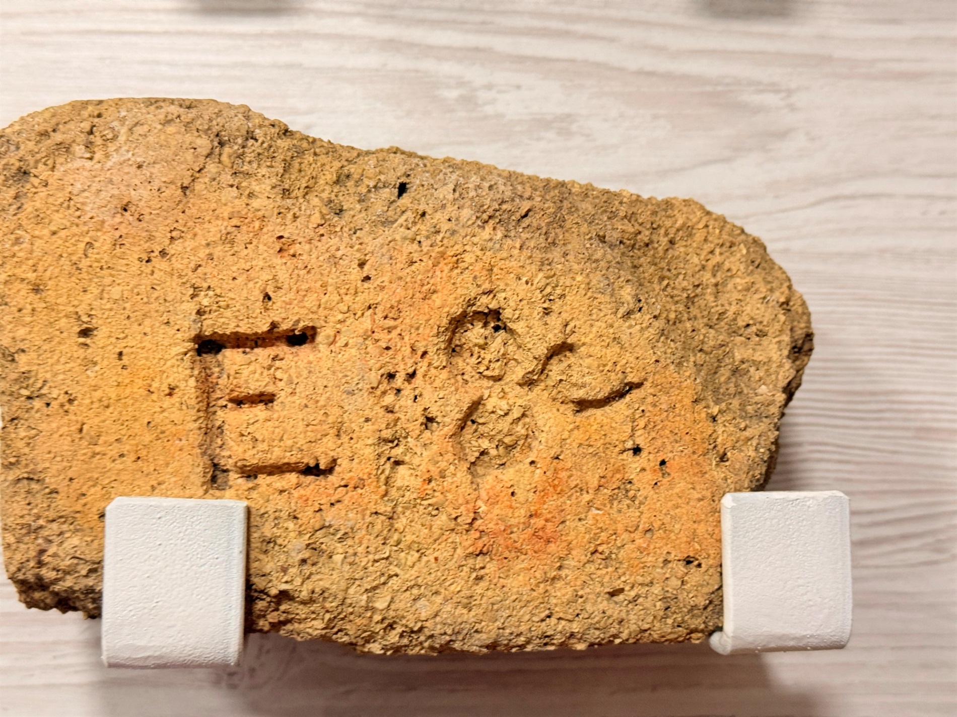 «Кожна цеглина — це окрема книга»: як старовинна цегла розповідає історію Первомайська і України