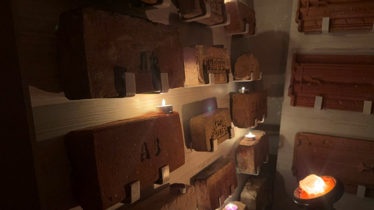 У музеї проводять екскурсії при свічках