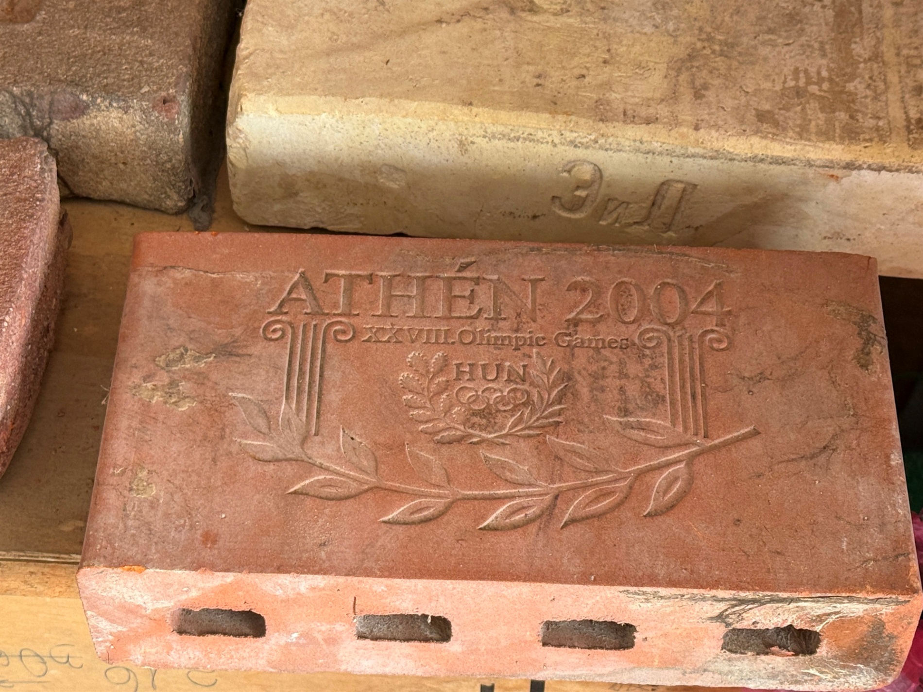 «Це все — шматки історії, яку треба зберегти»: тисяча цеглин колекціонера зі Львова