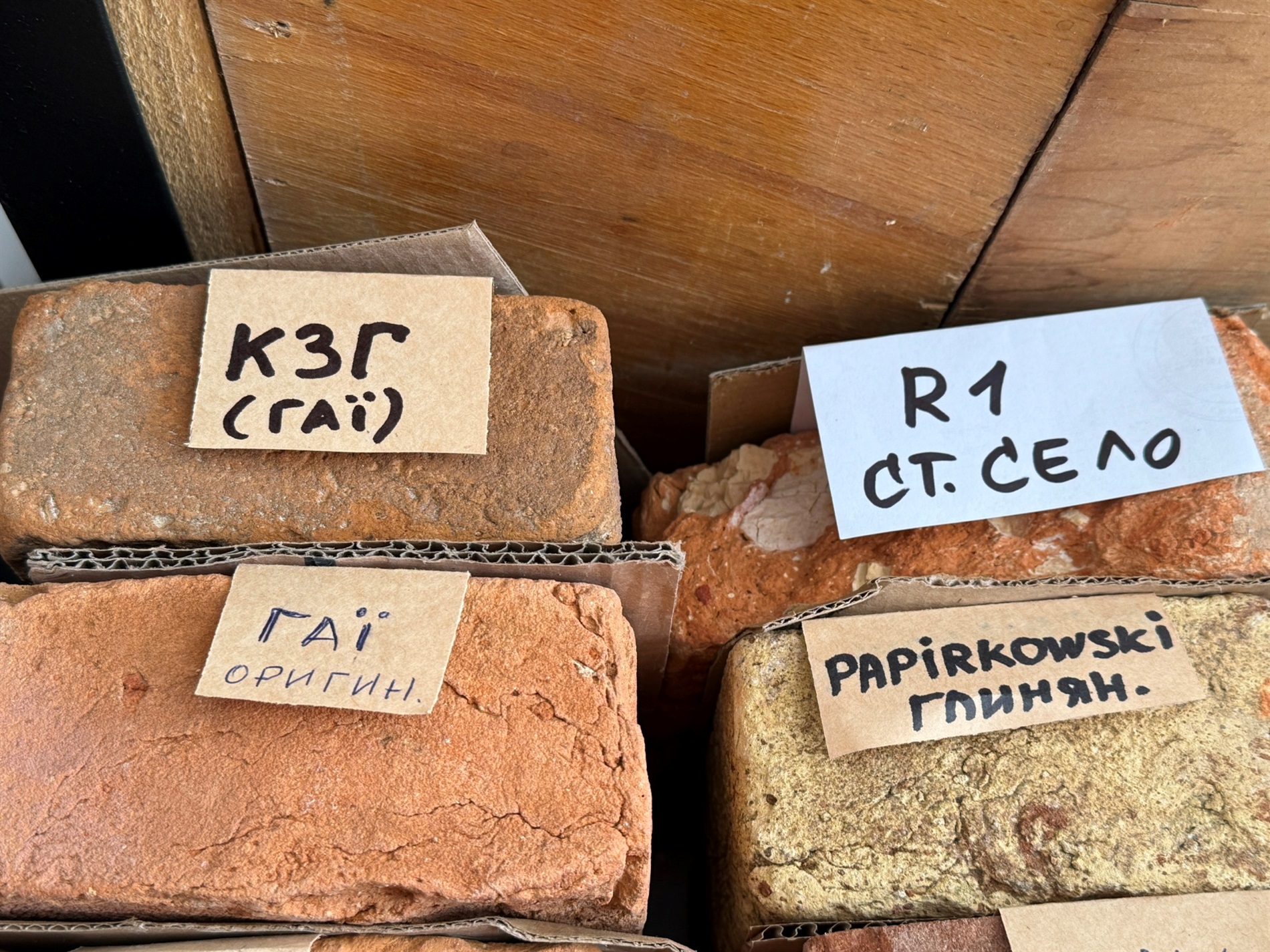 «Це все — шматки історії, яку треба зберегти»: тисяча цеглин колекціонера зі Львова