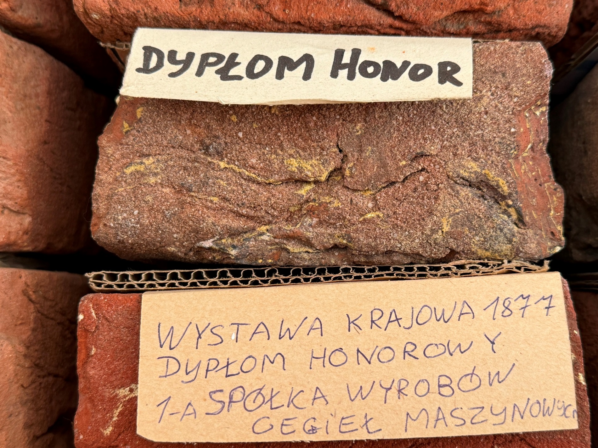 «Це все — шматки історії, яку треба зберегти»: тисяча цеглин колекціонера зі Львова