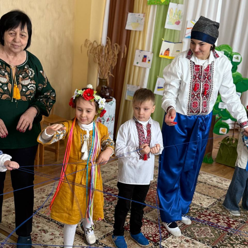 У «Ластівці» провели літературний марафон до Дня рідної мови: пишуть первомайські педагоги