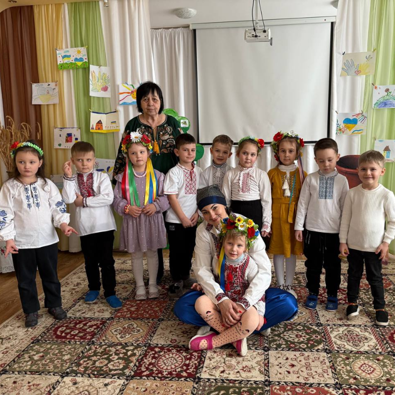 У «Ластівці» провели літературний марафон до Дня рідної мови: пишуть первомайські педагоги