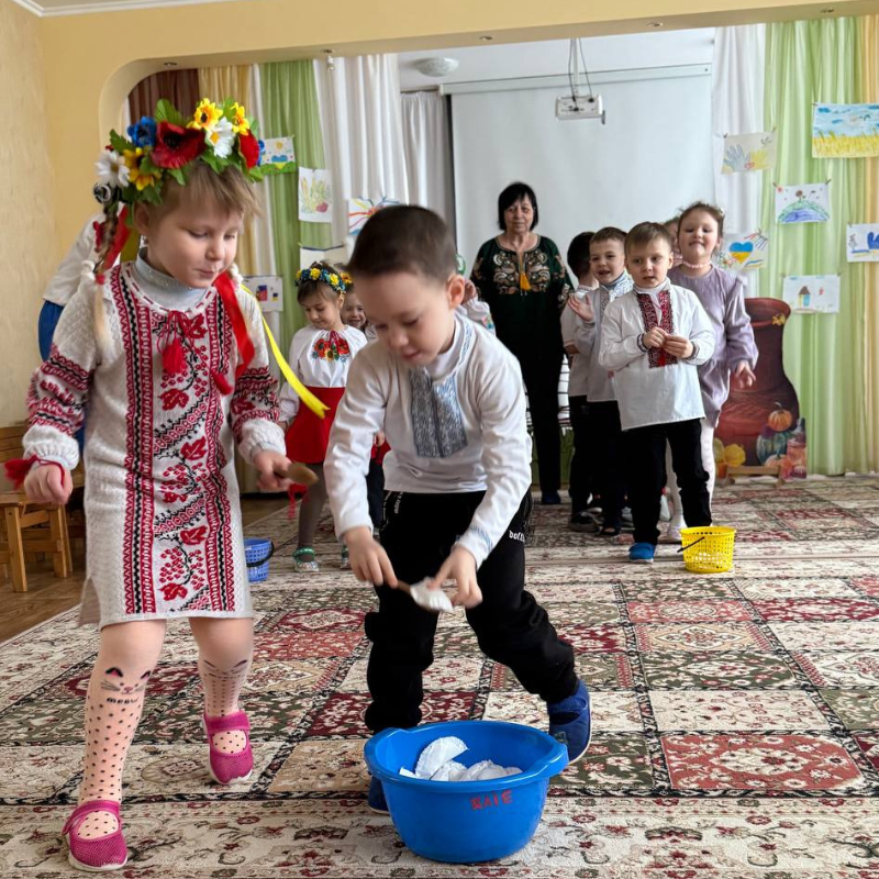 У «Ластівці» провели літературний марафон до Дня рідної мови: пишуть первомайські педагоги