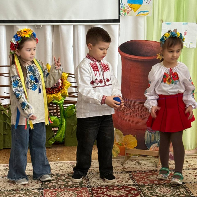 У «Ластівці» провели літературний марафон до Дня рідної мови: пишуть первомайські педагоги
