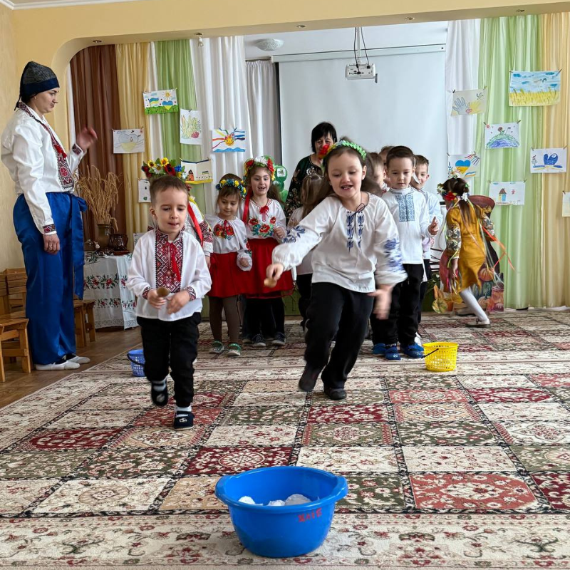 У «Ластівці» провели літературний марафон до Дня рідної мови: пишуть первомайські педагоги
