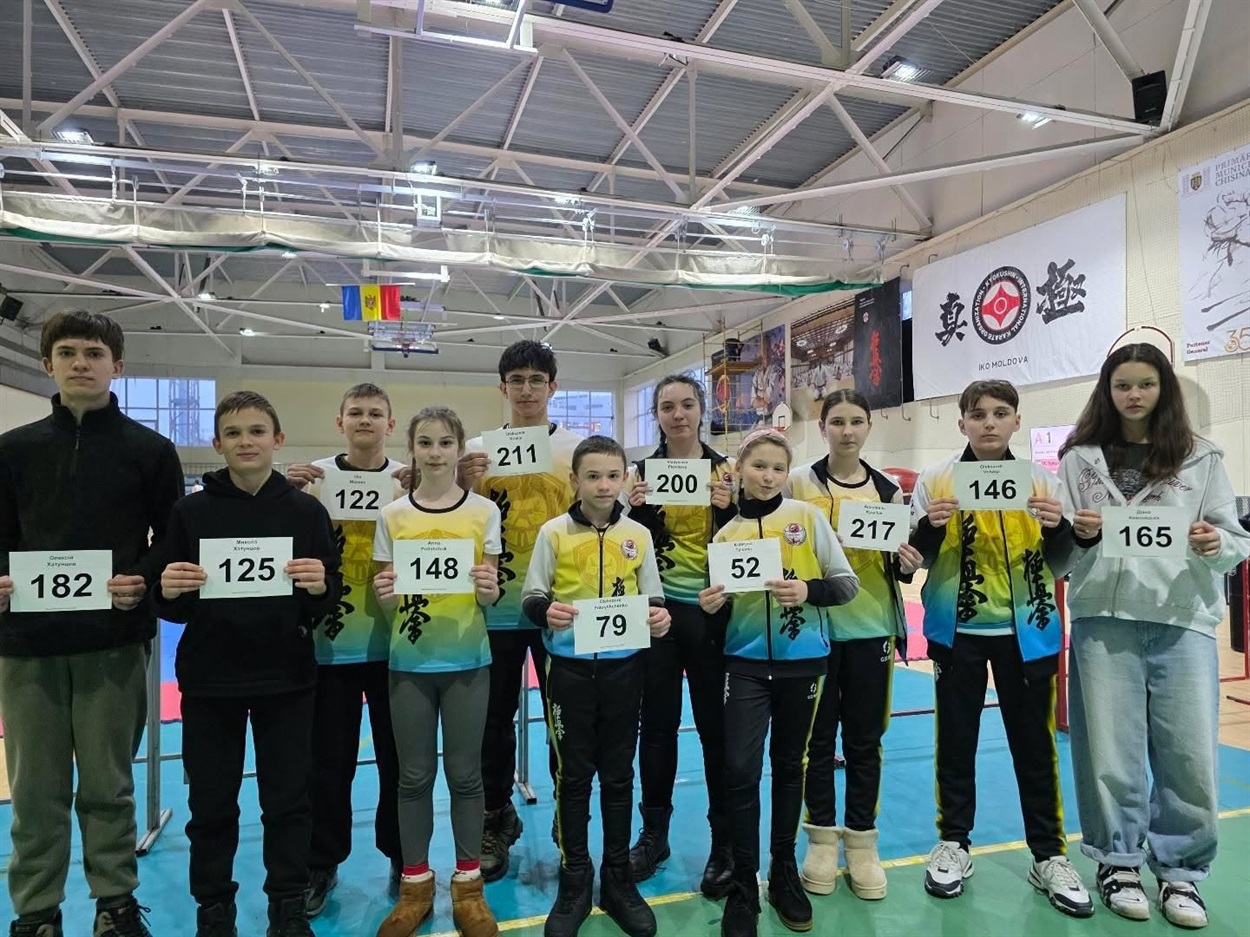 первомайські каратисти перед стартом змагань